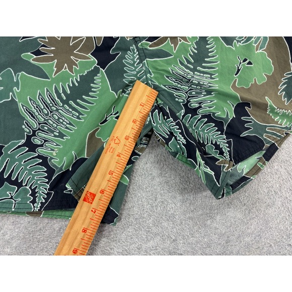 Mountain Hardwear Performance Workout Water Camouflage Shorts (Men's Medium) 7" - Picture 9 of 12